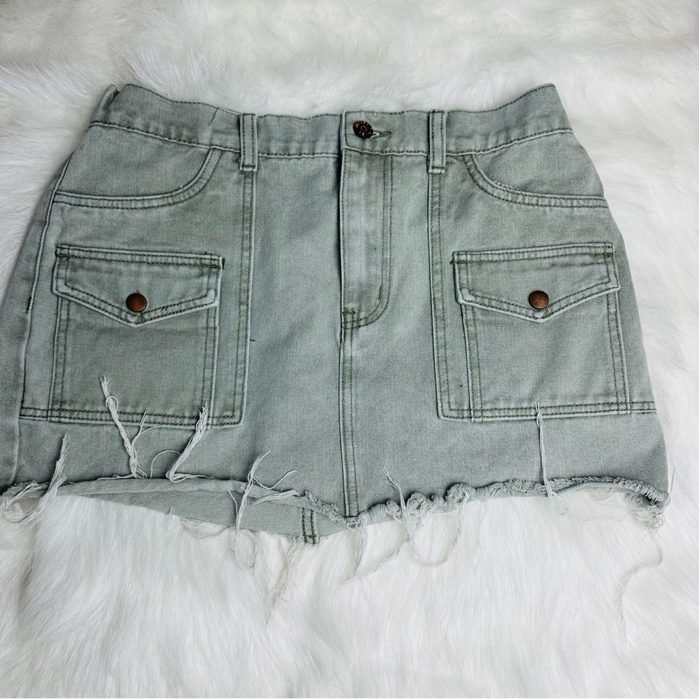 Sincerely Jules Light green Jean Shorts with Frayed Hem, sz. 13/30